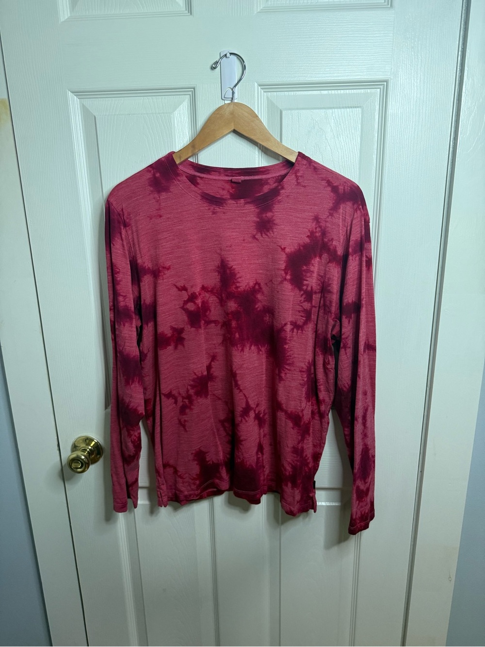 LULULEMON Men's Long Sleeve Tie-Dye Crewneck Shirt - Red